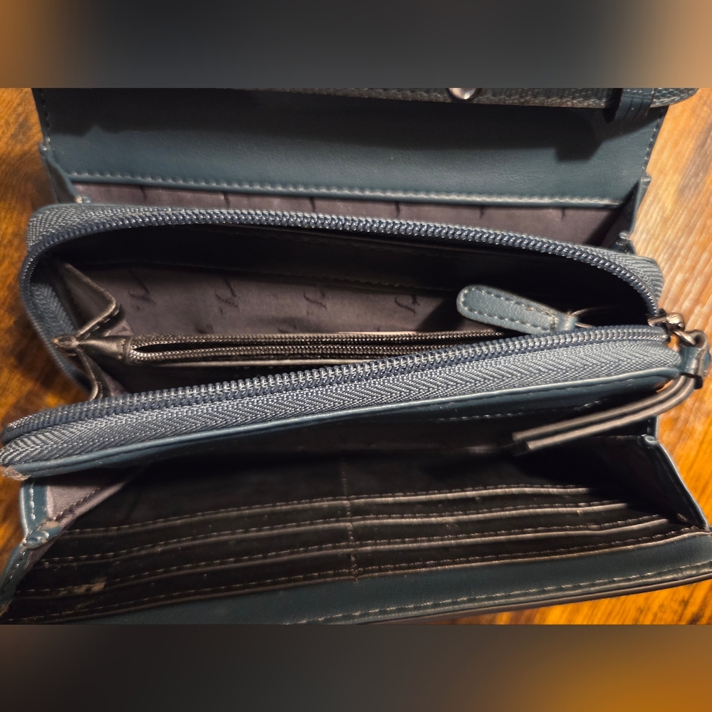 Simply Vera Wang | Signature Envelope Crossbody Purse Gray Teal (Ombre) Handbag - Picture 6 of 9